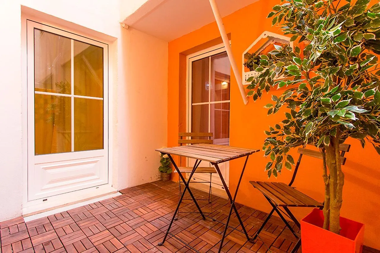 Santana Terrace By Homing contacts